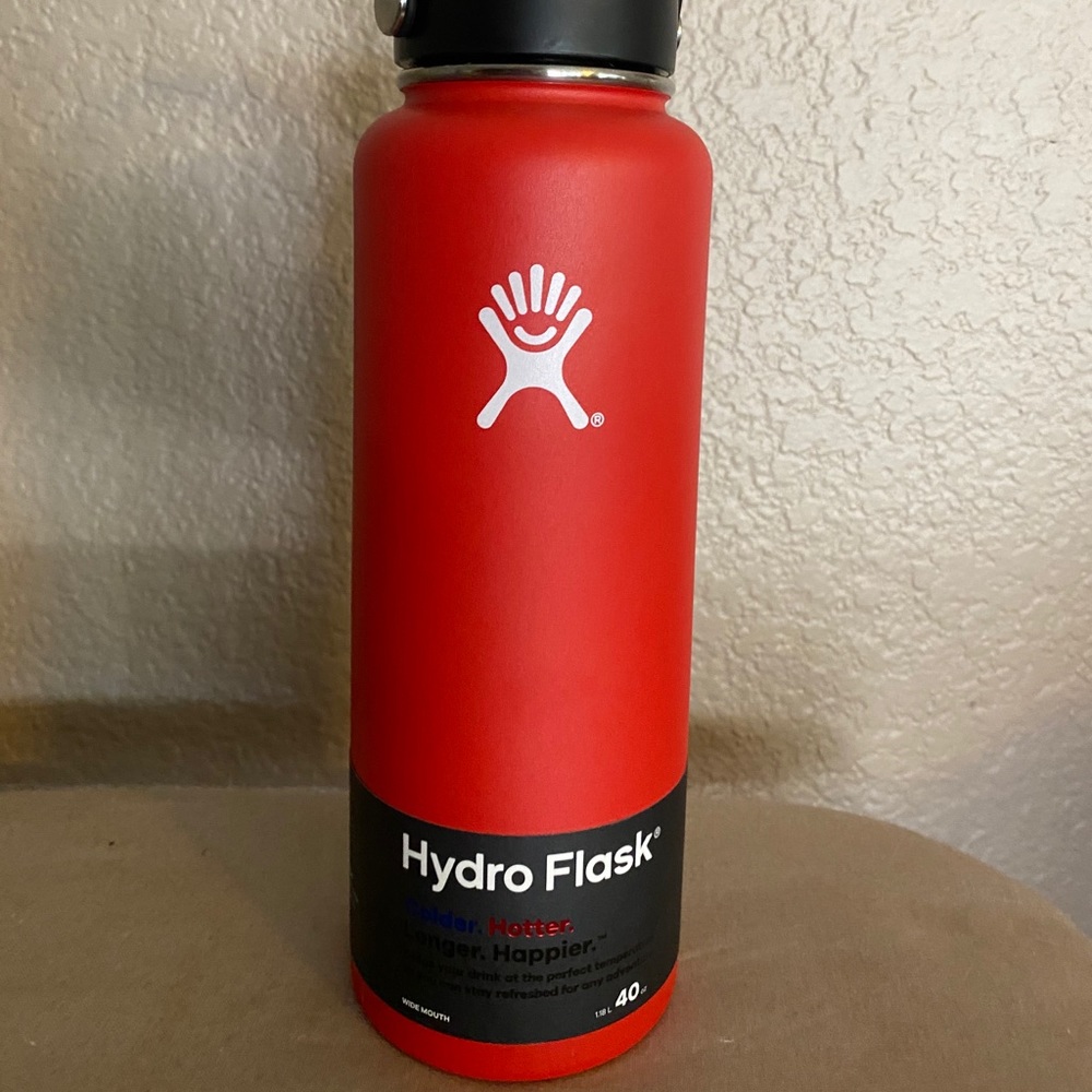 BRAND NEW RED 40oz HYDROFLASK